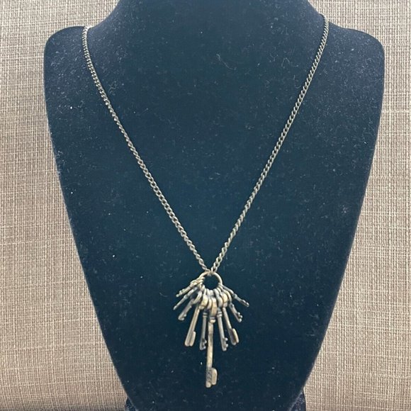 Nordstrom Rack Necklaces Antique Glod Tone Keys Statement Pendant Jewelry - Picture 4 of 11